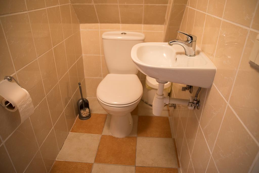 Fox House Otel Pelci Dış mekan fotoğraf